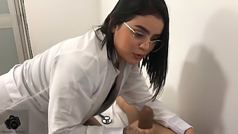 Doctor With Big Booty Aids Patient'S Erectile Dysfunction - Español