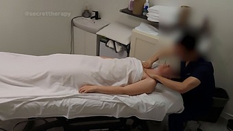 Sera, Namiętne Spotkanie Zamężnej Kobiety, Uchwycone Na Voyeurystycznym Filmie.