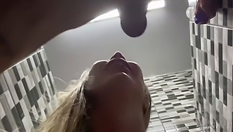Una Milf Con Un Gran Culo Si Gode Un'Orgia In Una Festa Brasiliana.